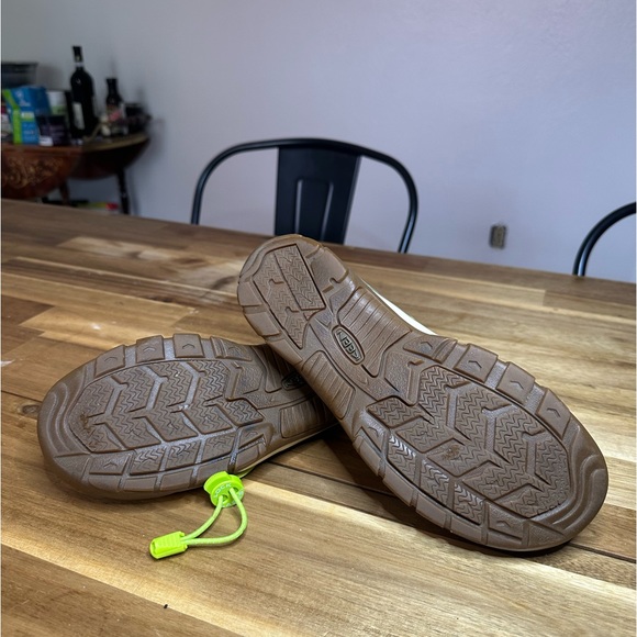 Keen Shoes - Picture 2 of 3